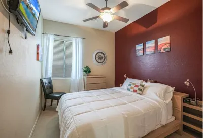 Single Story Retreat: Heated Pool, Hot Tub, BBQ!
