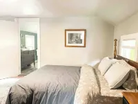 Charming 4-bedroom 1800's farmhouse with WiFi, AC in serene Cowlesville