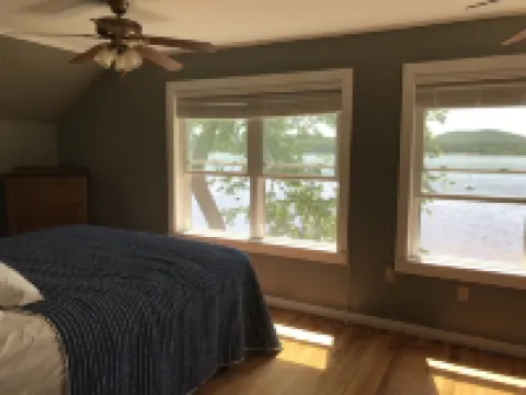 Beautiful Views @ 4-Season Lake House, Private Sandy Beach