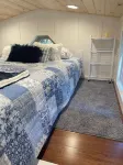 Tiny House with 2 lofts for sleeping. Just a mile from Grass Valley.