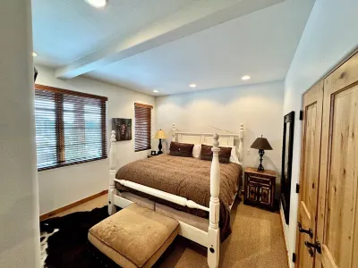 Best Ski-in/Ski-out Moonlight Basin 12 Indian Summer, 4BR/4.5BA BOOK NOW! Hotels near Big Sky Resort