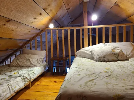 Cabin-7 Minutes to Ski Stratton-Woodstove-Firepit-Brook on Property-Views-Dog OK