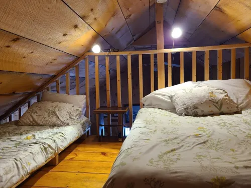 Cabin 7min to Ski Stratton-Wood Stove,Starry Skies,Fire Pit,Views,Dogs OK