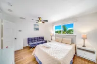 Waterfront Antique Mansion! Heated Pool+Hot Tub!