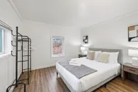 Charming Bremerton Cottage Hotels near Kitsap Regional Library, Bremerton - Dr. Martin Luther King Jr.