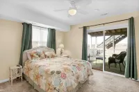BEACH PLEASE! Amazing Ocean and Sound Views with Easy Beach Access! Pet Friendly