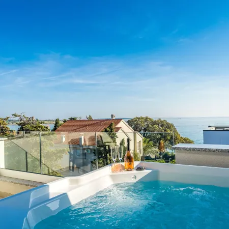 Penthouse Apartment Perla with Jacuzzi