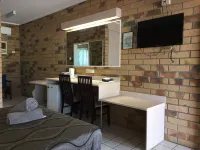Boulder Opal Motor Inn Hotels in Winton