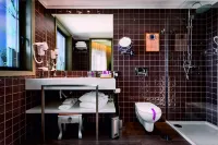 Hotel Jaguar Oporto - Airport to Hotel and City is a Free Shuttle Service Hotels in Bonfim