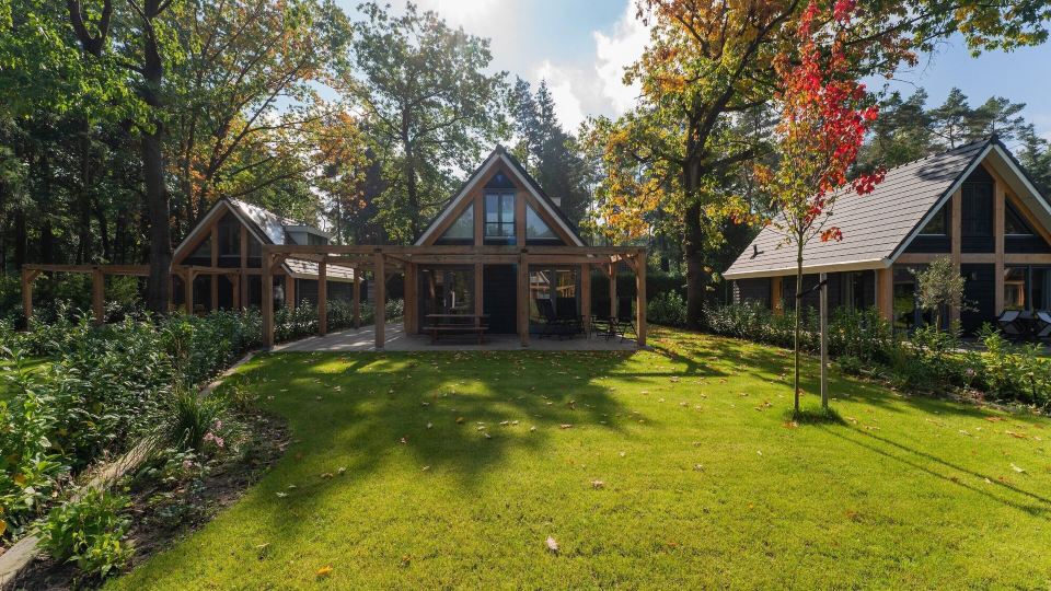 Detached 6-Person Forest Villa, Walking Cycling in Lochem