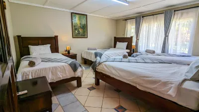 Room in Villa - Zambezi Family Lodge - Leopard Room
