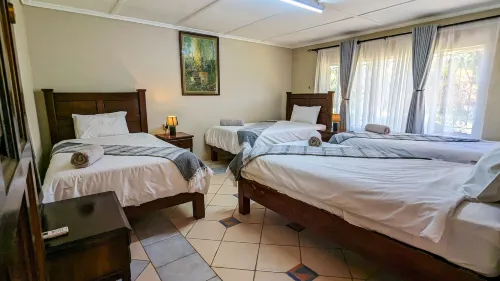 Room in Villa - Zambezi Family Lodge - Leopard Room