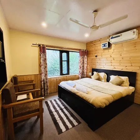 The Iceland Hotel Srinagar