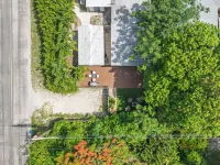 Cozy Coastal Retreat! Fenced Turf Yard • Bikes • Hammock • BBQ • 65” TV