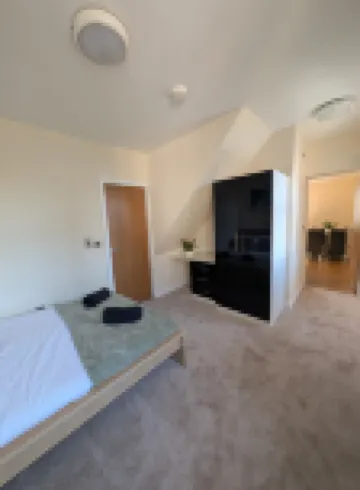 어퍼헤드 로우 아파트먼트