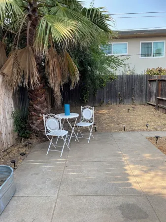 Cozy 2-bedroom corporate apartment in lovely Sacramento with AC, WiFi , 2