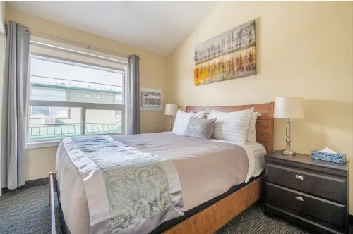 2 bedroom Mountain View Suite Getaway, right at the gate of Banff National Park.