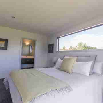 Modern Family  Holiday home with sensational views peaceful paradise (sleeps 11) Rooms