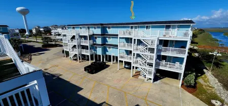 Spectacular Sunset Views from this Top/3rd floor condo, 2 bed/2 bath