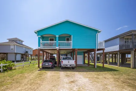 Cozy Beach House with Fantastic Beach and Bay View!