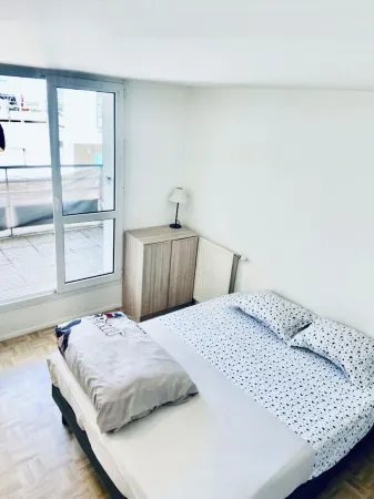 Appartement Cozy With Private Balcony Kitchen Metro 4 Paris Отели в г. Баньё