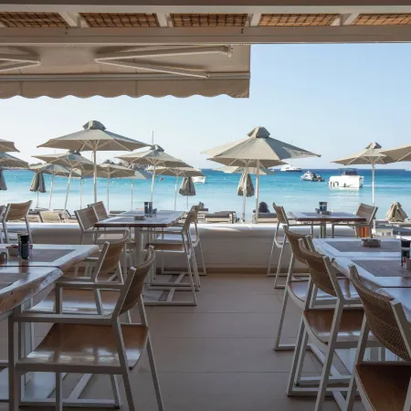 The George Hotel Mykonos Отели рядом с достопримечательностью «Ночной клуб Cavo Paradiso»