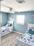 Sunset Bayside Beach House - Sleeps 14, Steps from Beach & Bay, Outdoor Shower