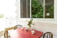 Vintage Charmer Waterfall views! sleeps 5!