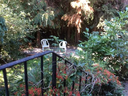 Cosy Room in a quiet and a peaceful neighbourhood. Отели рядом с достопримечательностью «Crystal Palace Museum»