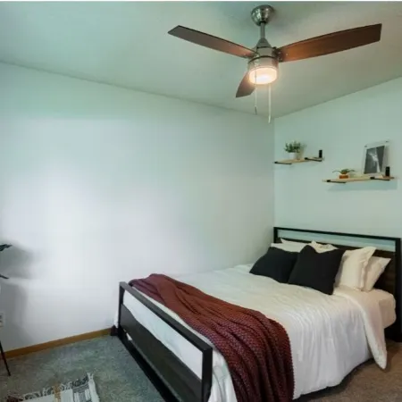 Relaxing Neighborhood Close To Trails, Parks, Lakes, Shops, Restaurants & More!
