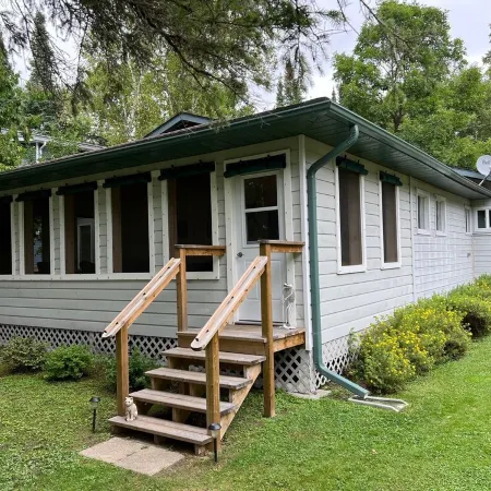 3 Bedroom Beachfront Cottage on Lake of the Woods