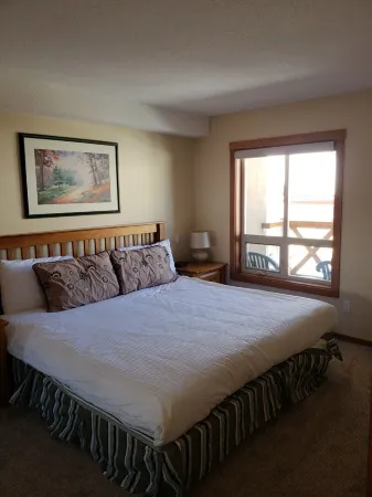 Cozy, ski-in/out, condo in the heart of Sun Peaks