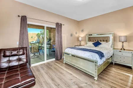 Private House with Pool and Spa Отели рядом с достопримечательностью «Desert Hot Springs Chamber-Commerce»