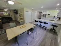 Heated Pool, Shopping, Restaurants, Beach's, Southern Exposure