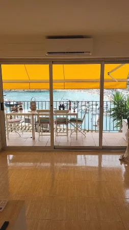 Apartment in front of the sea Отели в г. Палафружель