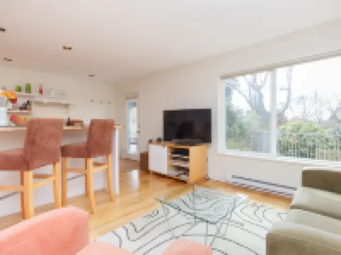 Victoria, ~BC~ - Fully Furnished-Self Contained Garden Suite サーニッチのホテル