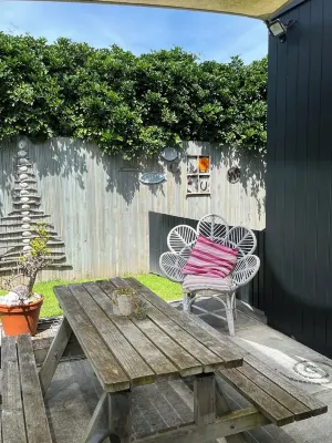 ‘Beach Daze’ Te Awanga - beach front self contained flat (dog friendly) Các khách sạn ở 