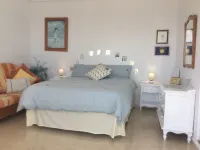 Lovely bright and cosy studio apartment Отели рядом с достопримечательностью «Cultural Center Ciudad Quesada»