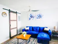 Beautiful Posh Condo Newly Renovated with King Bed