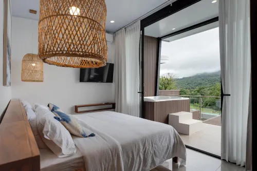 Stylish Volcano Villa w/ Jacuzzi & Private Pool, Volcano Views, Sun Deck, WiFi