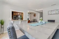 Tropical Home with Pool/Spa, BBQ, Fire pit. Family fun!