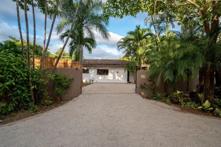 Spacious 3-Bedroom Villa. with a pool, rancho- STEPS away from Langosta Beach.