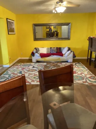 Home w/ a view to the green, 5-minutes to the beach,  pool access. Sleeps 5.