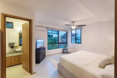 Hilltop Hideaway with Rooftop Dipping Pool – Walk to Beach & Malecón! Các khách sạn ở 