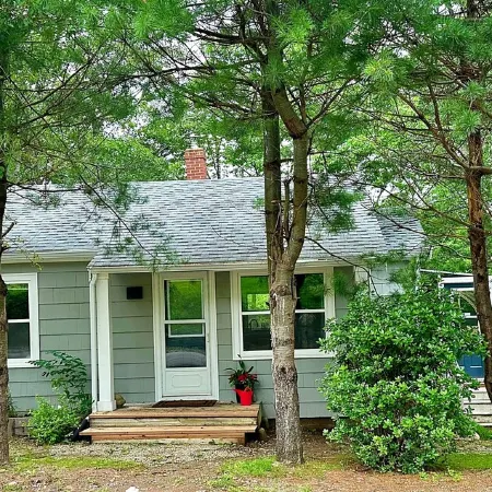"Lisette's on Long Hill", cozy with boho charm