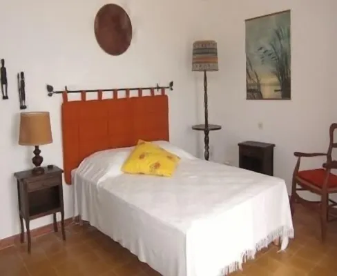 Quiet villa in a scrubland, wonderful sea view, near the town and the beaches