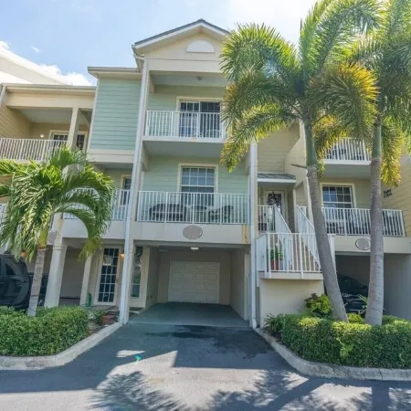 Spacious Townhouse in beautiful Little Harbor Florida