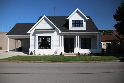 Downtown Bourbon Black Swan House