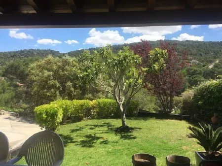 Charming house, with pool, porch and barbecue in the mountains