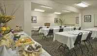 Holiday Inn Express & Suites Tulare Hotels in Tulare